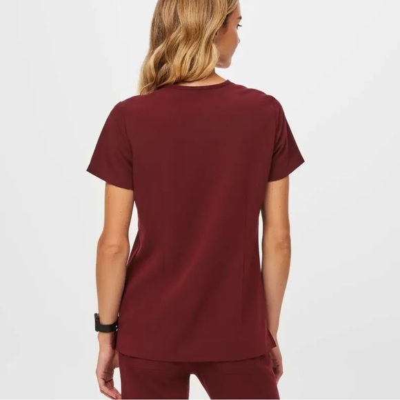 Like New Figs Casma Three Pocket Women's Burgundy Scrub Top - M - Picture 3 of 8
